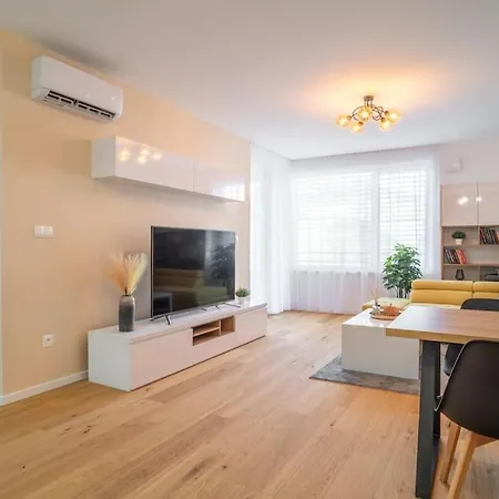 Moderny Pod Hradom * Νίτρα